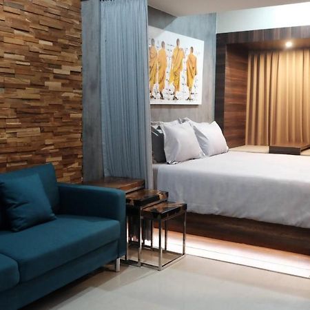 Lavenderbnb Room 2 At Uttara The Icon Apartment ジョグジャカルタ エクステリア 写真