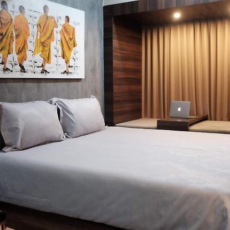Lavenderbnb Room 2 At Uttara The Icon Apartment ジョグジャカルタ エクステリア 写真