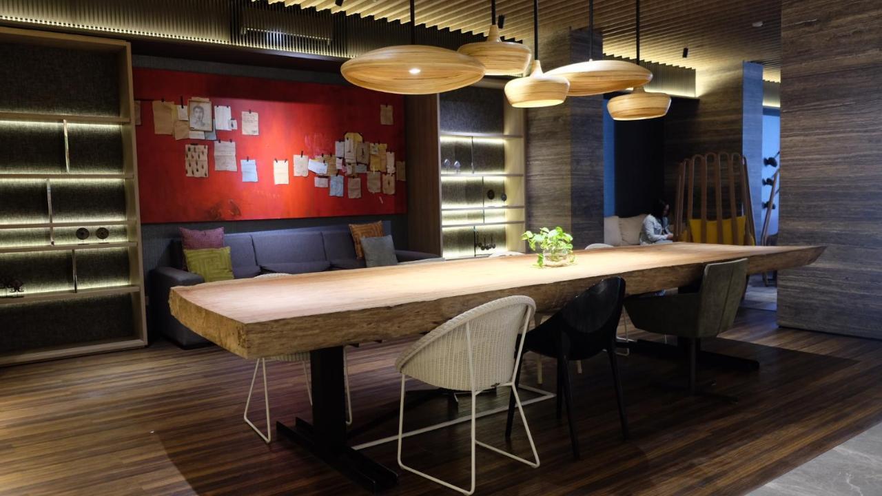 Lavenderbnb Room 2 At Uttara The Icon Apartment ジョグジャカルタ エクステリア 写真